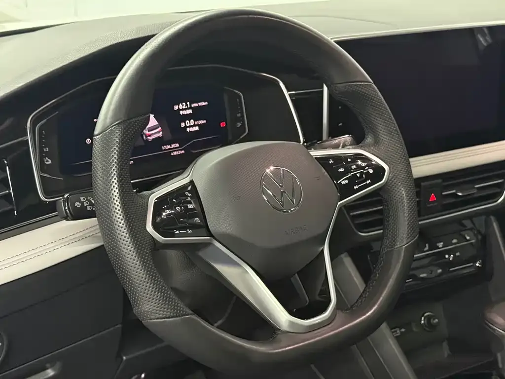 Volkswagen Tiguan L New Energy — фото 8
