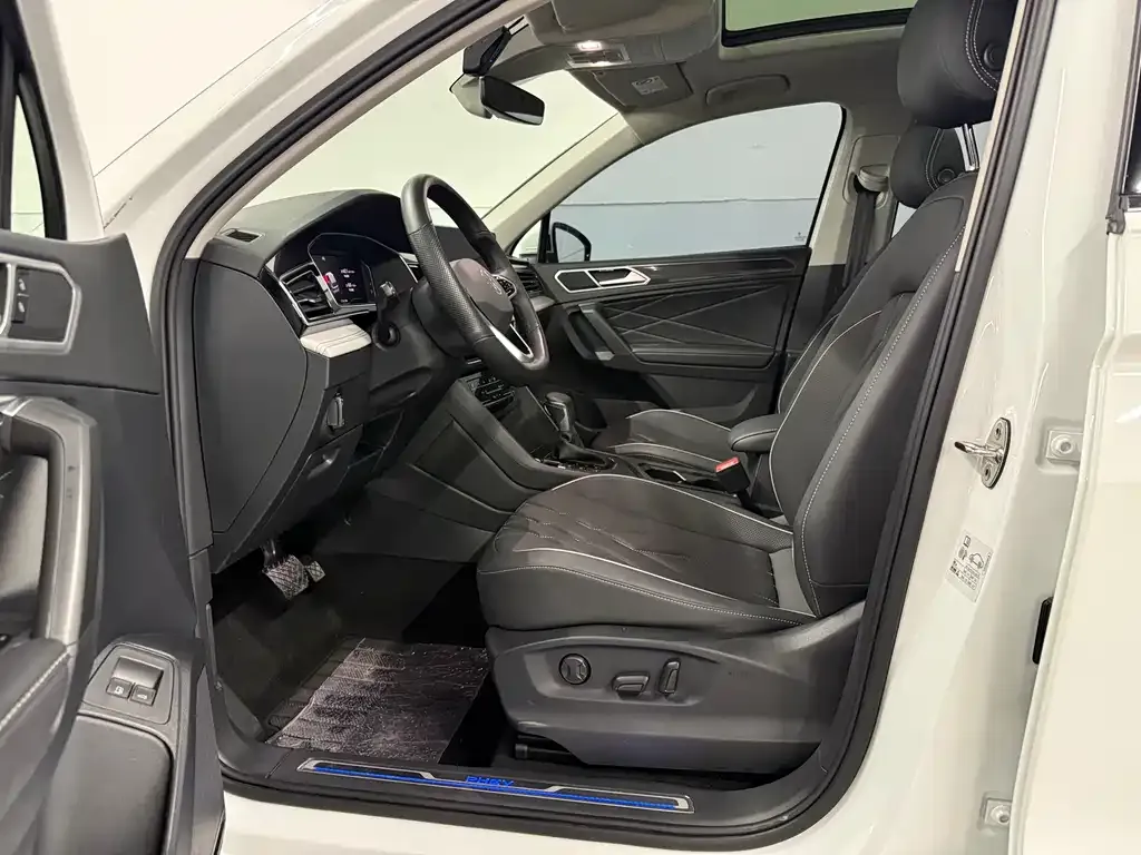 Volkswagen Tiguan L New Energy — фото 9
