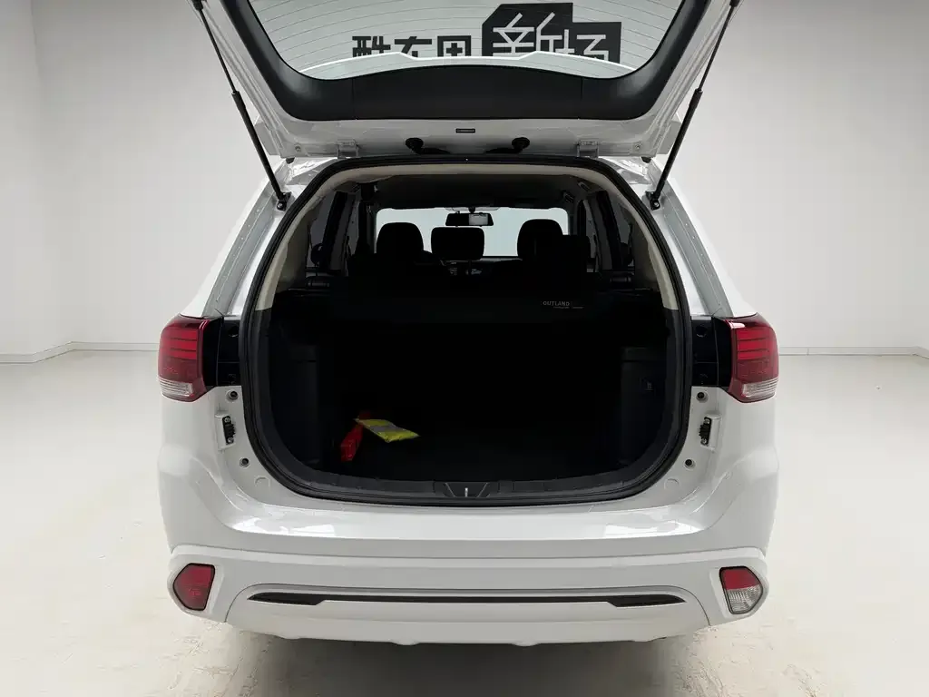 Mitsubishi Outlander — фото 6