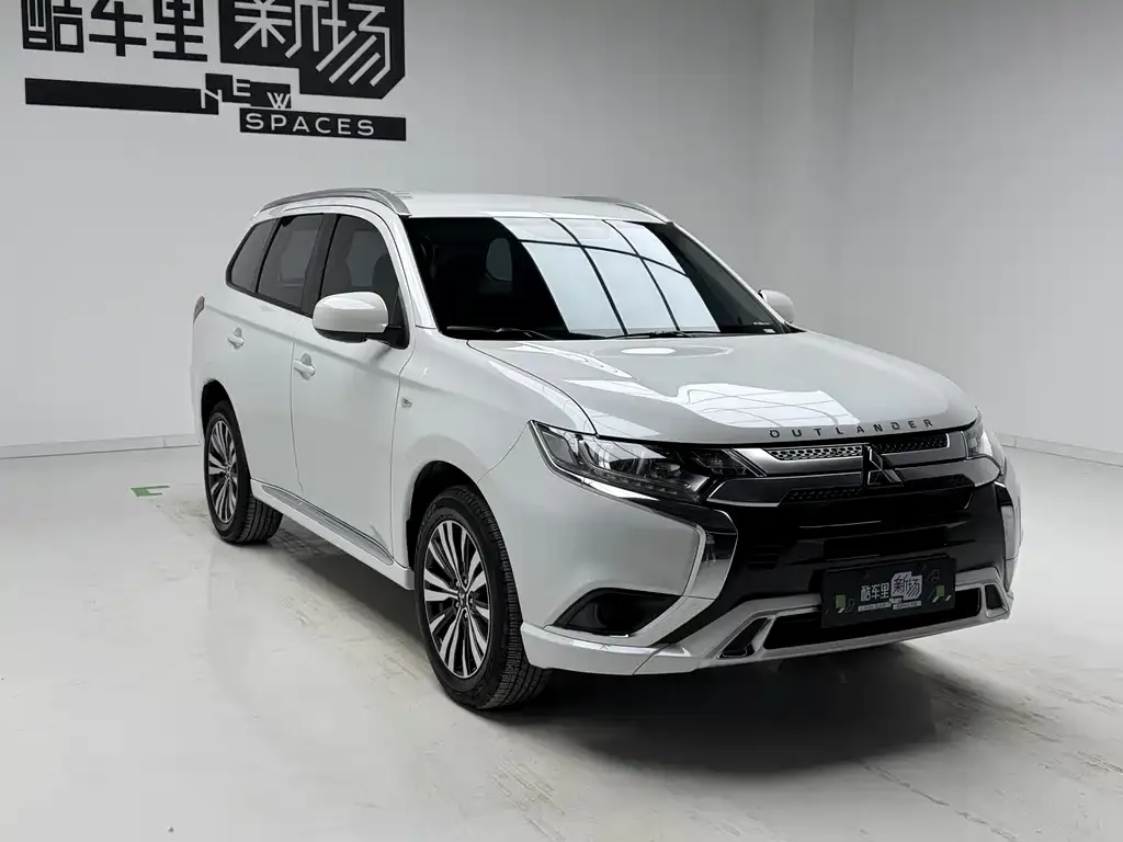 Mitsubishi Outlander — фото 10