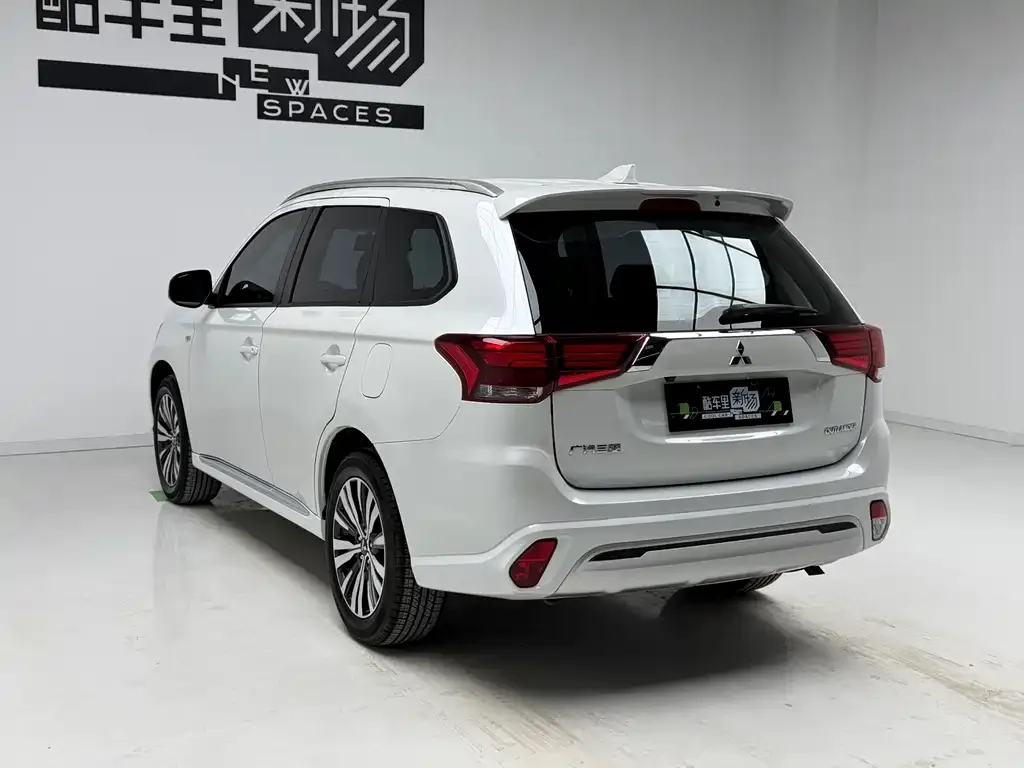 Mitsubishi Outlander — фото 5