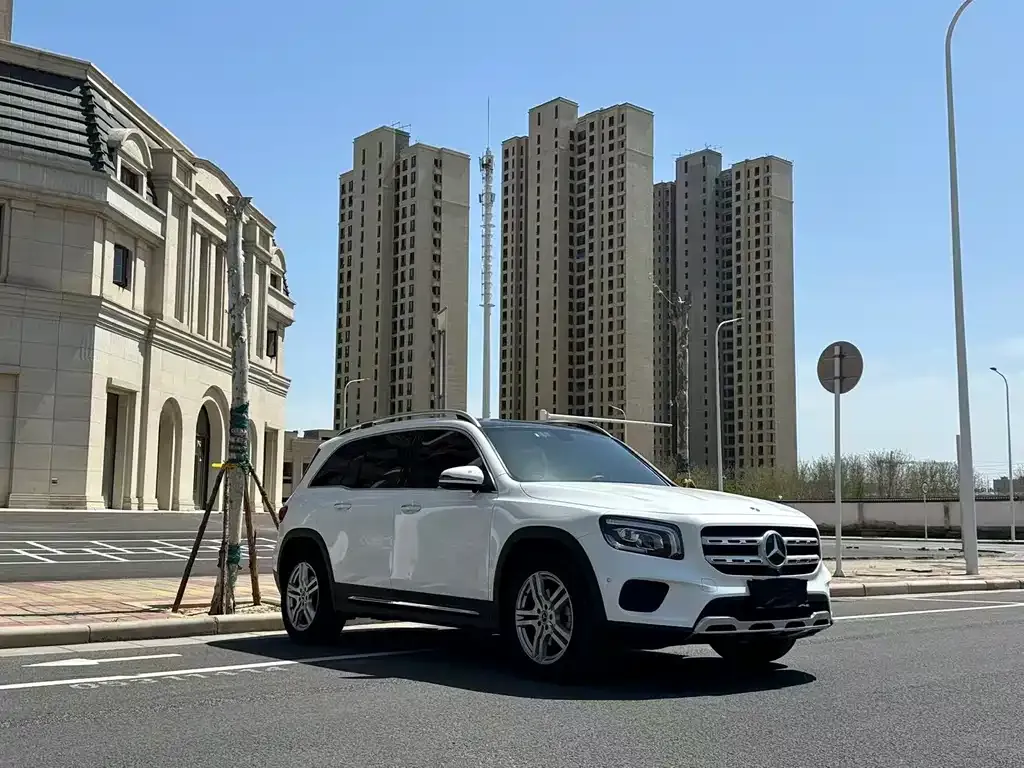 Mercedes-Benz GLB — фото 1