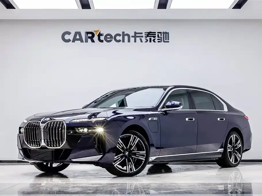 BMW i7 — фото 1