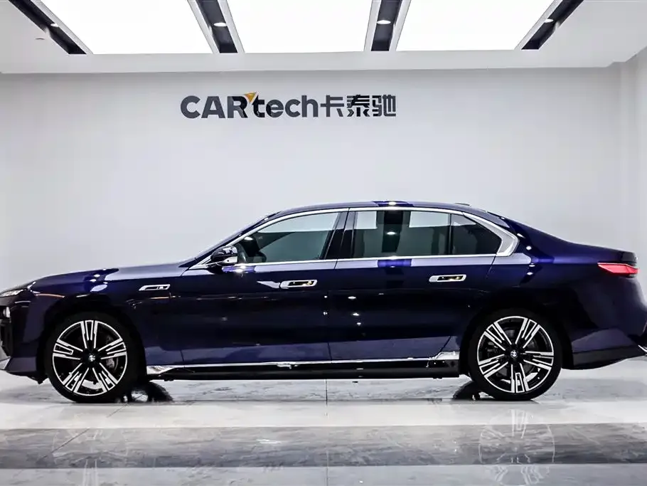 BMW i7 — фото 6