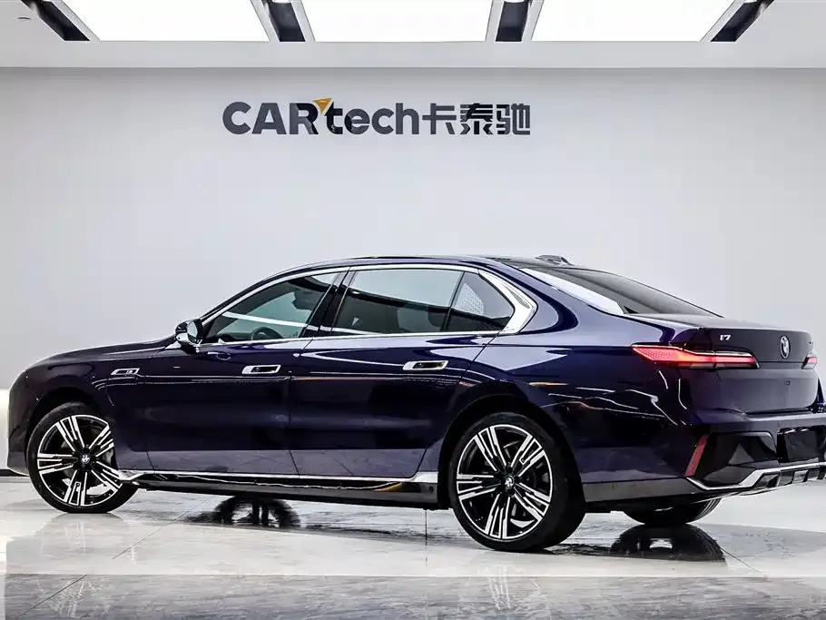 BMW i7 — фото 8