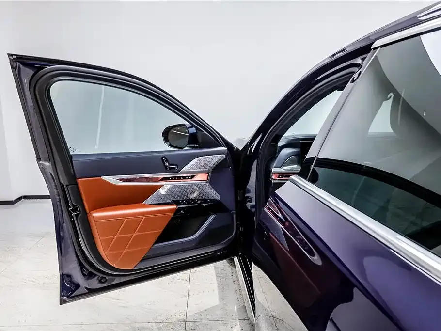 BMW i7 — фото 10