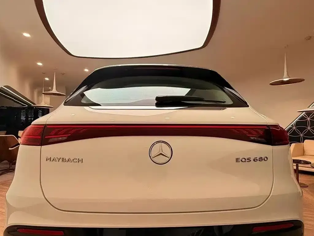 Mercedes-Benz EQS SUV — фото 3