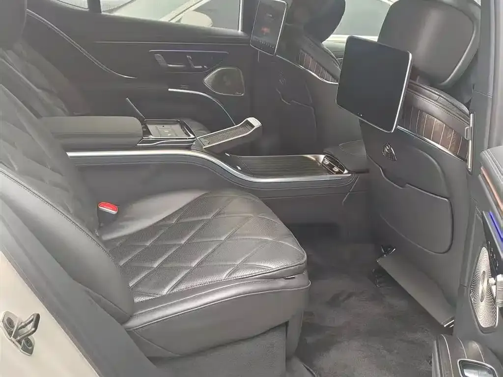 Mercedes-Benz EQS SUV — фото 4