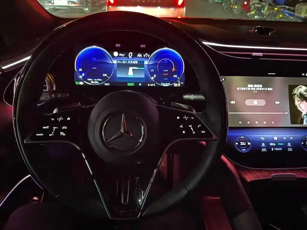 Mercedes-Benz EQS SUV — фото 6