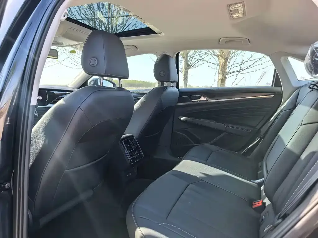 Volkswagen Passat New Energy — фото 6