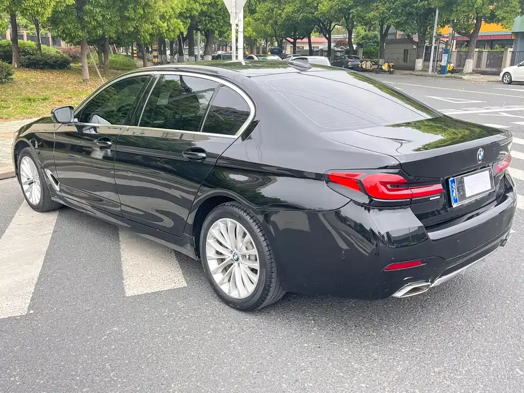 BMW 5 Series — фото 8