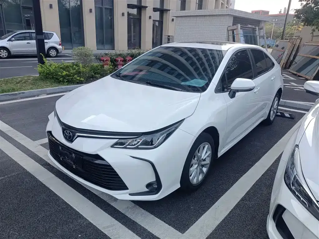 Toyota Corolla — фото 4