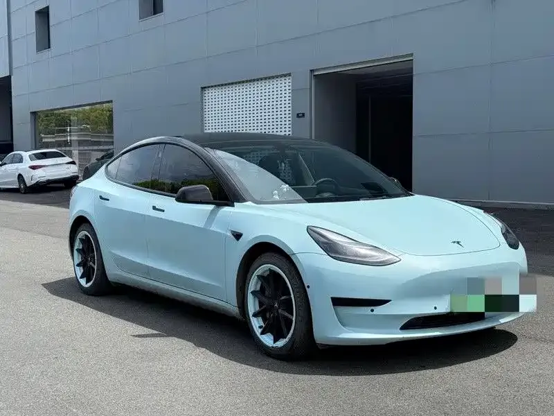 Tesla Model 3 — фото 1