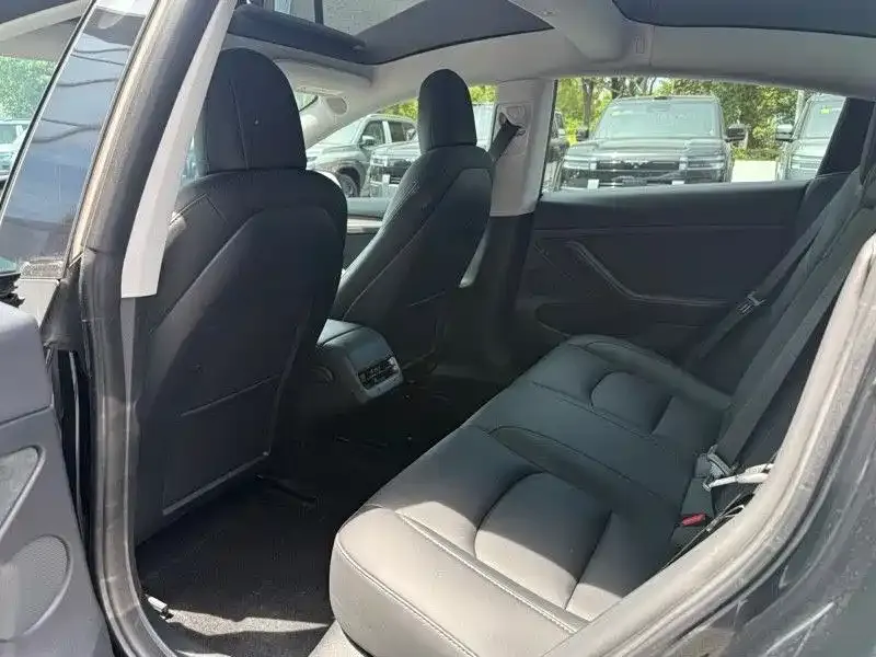 Tesla Model 3 — фото 3