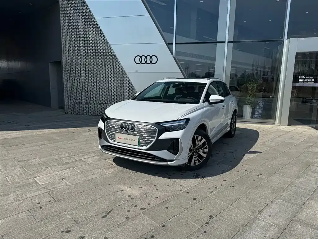 Audi Q4 e-tron — фото 1