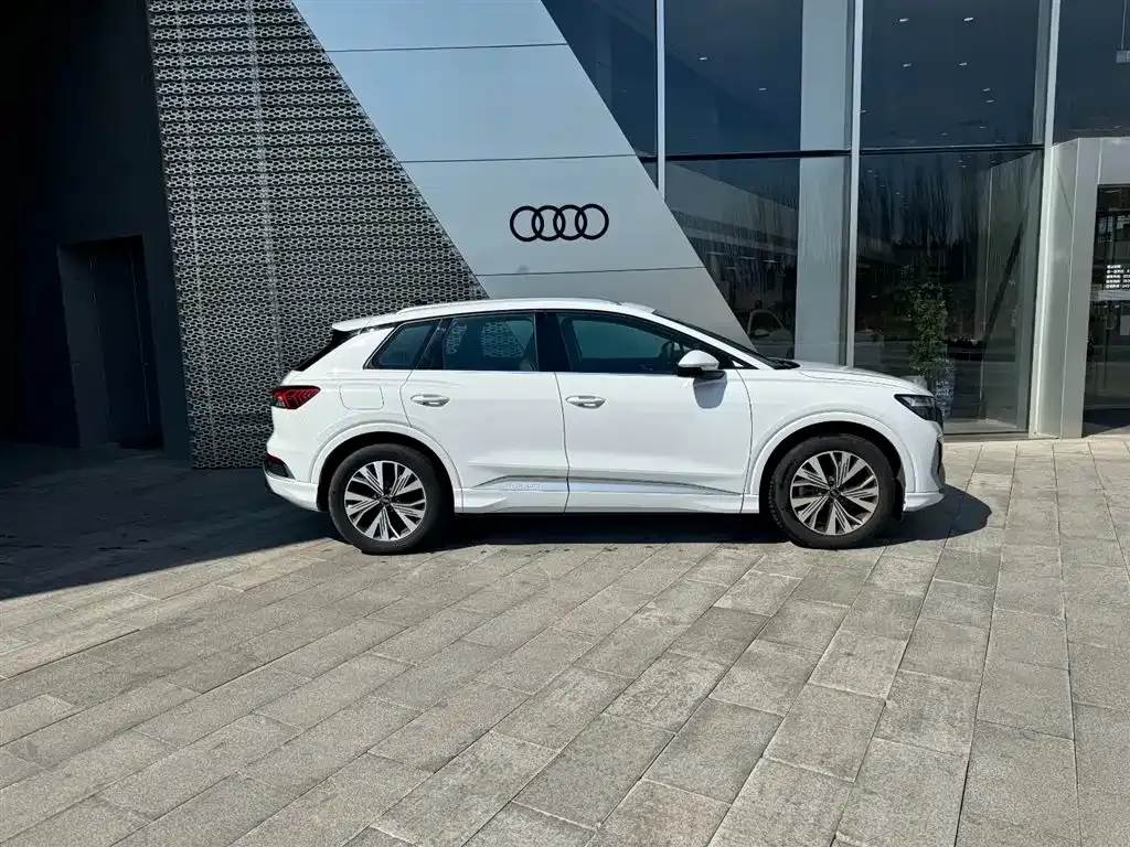 Audi Q4 e-tron — фото 3