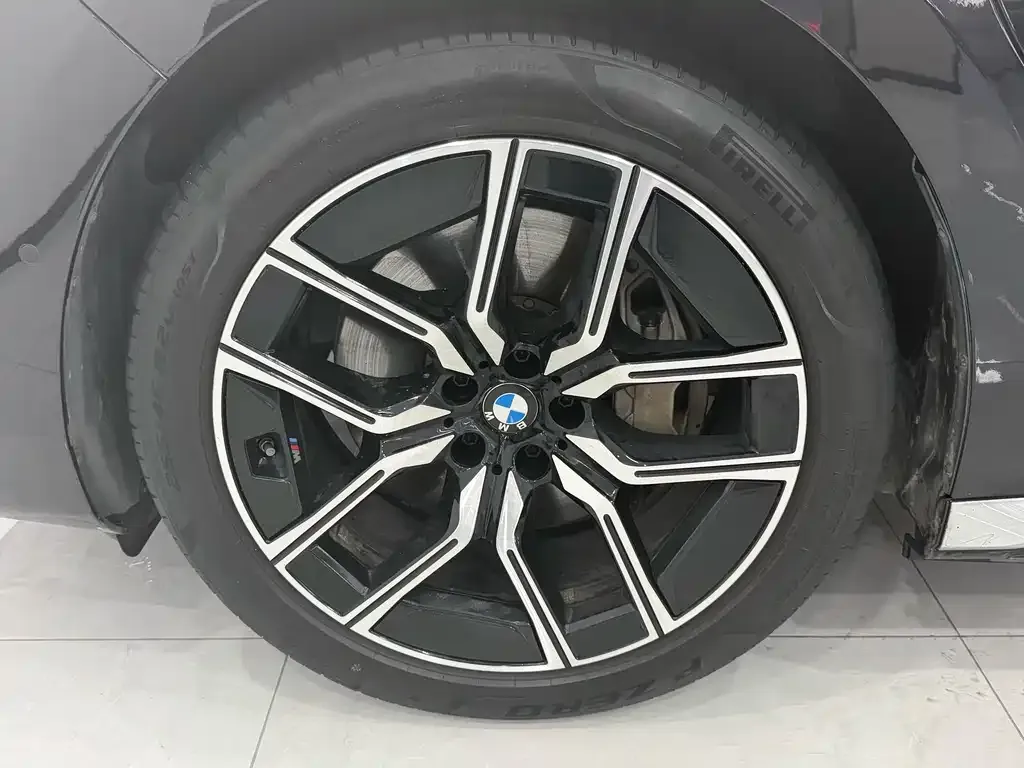BMW i7 — фото 9