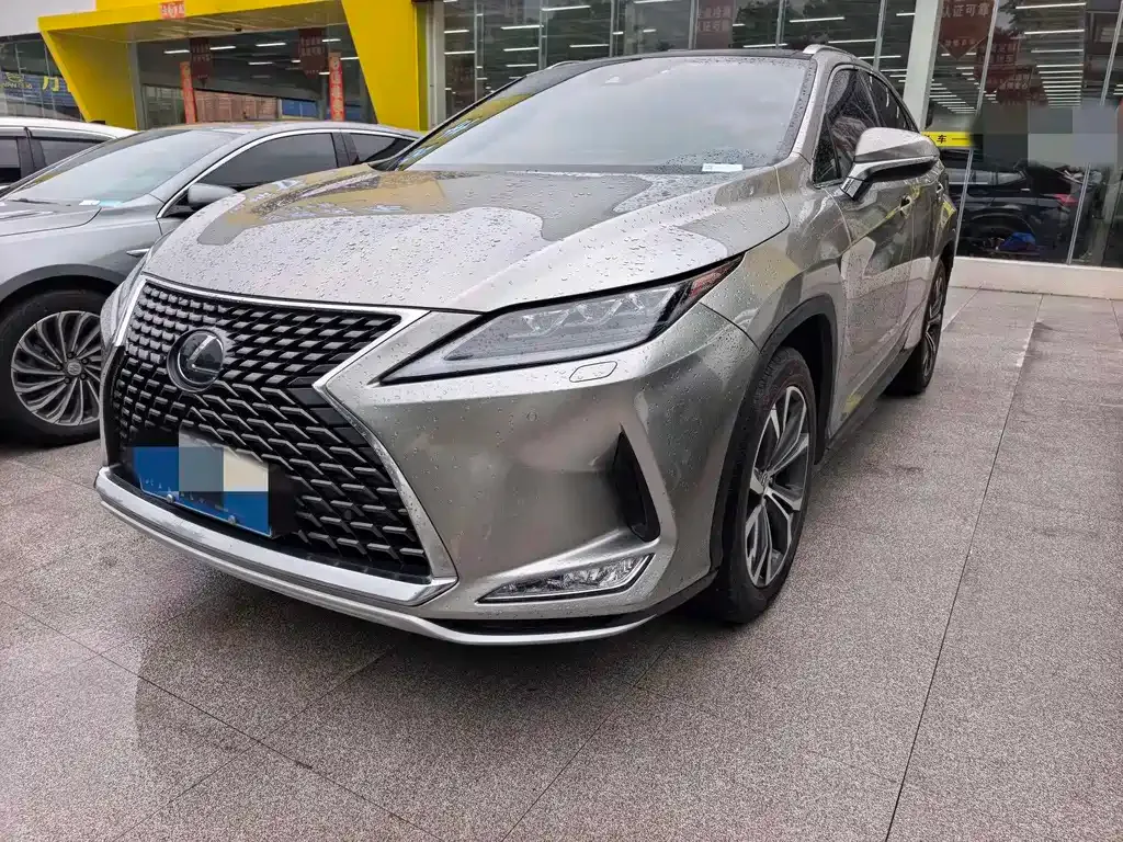 Lexus RX — фото 1