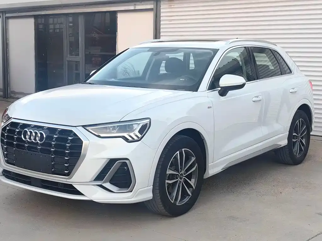 Audi Q3 — фото 1