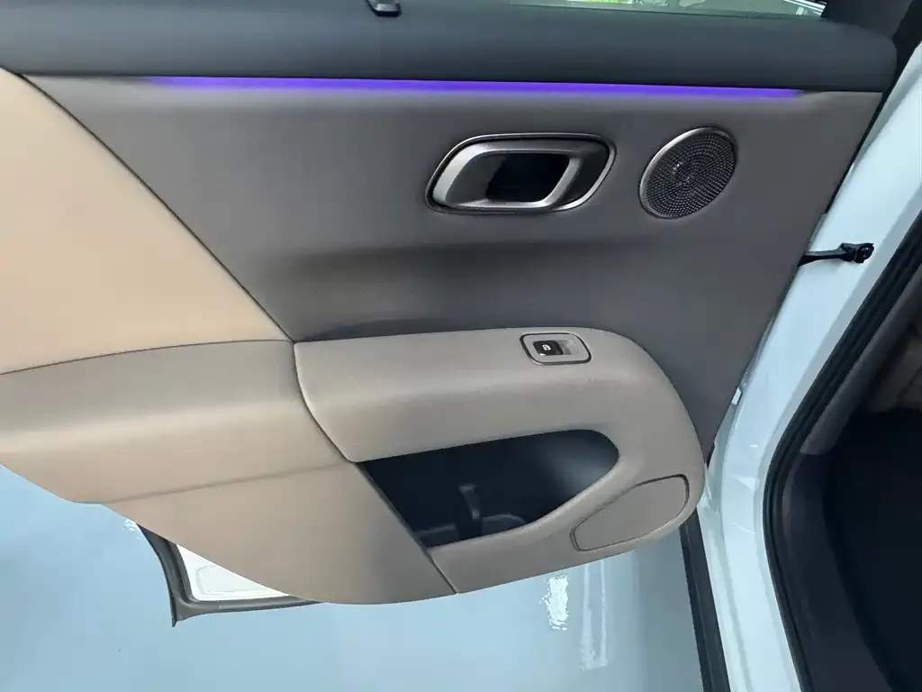 Li Auto i6 — фото 2