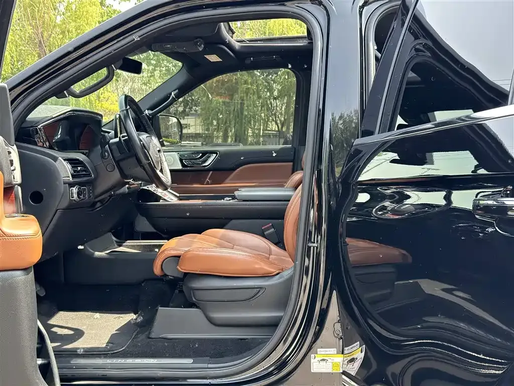 Lincoln Navigator — фото 10