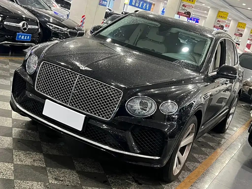 Bentley Bentayga — фото 1