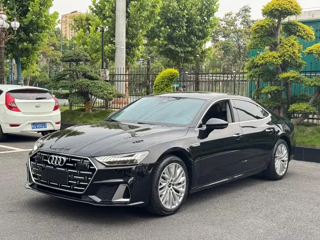 Audi A7L — фото 1
