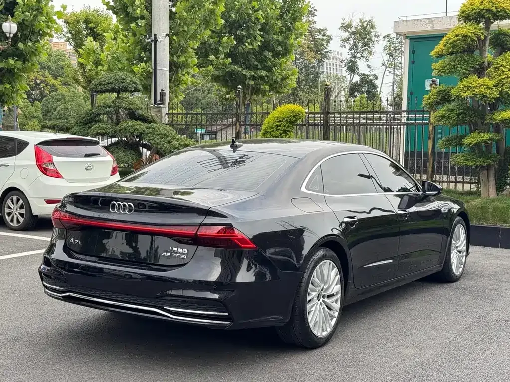 Audi A7L — фото 6