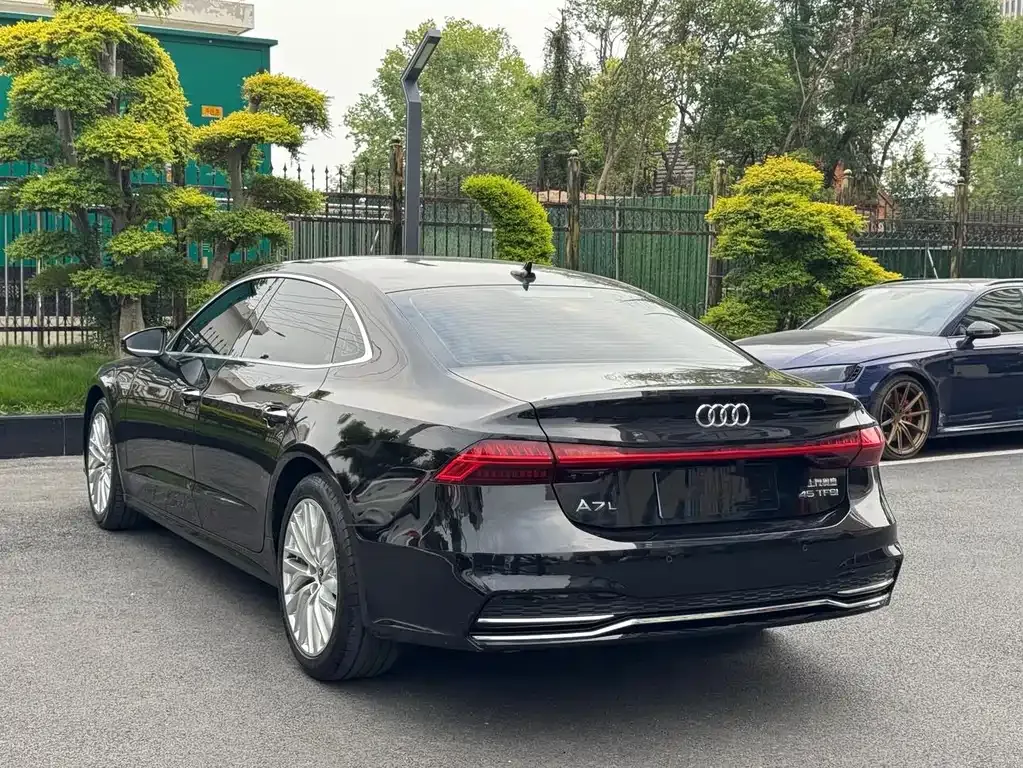 Audi A7L — фото 8