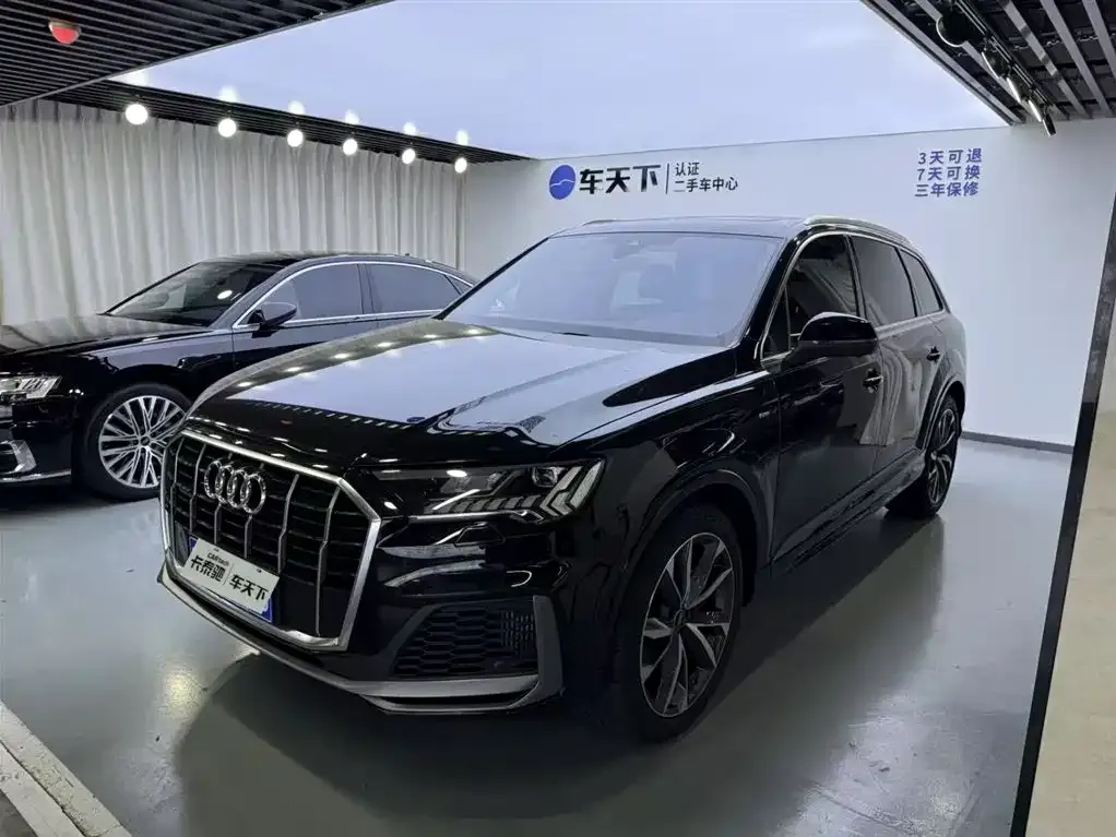 Audi Q7 — фото 1