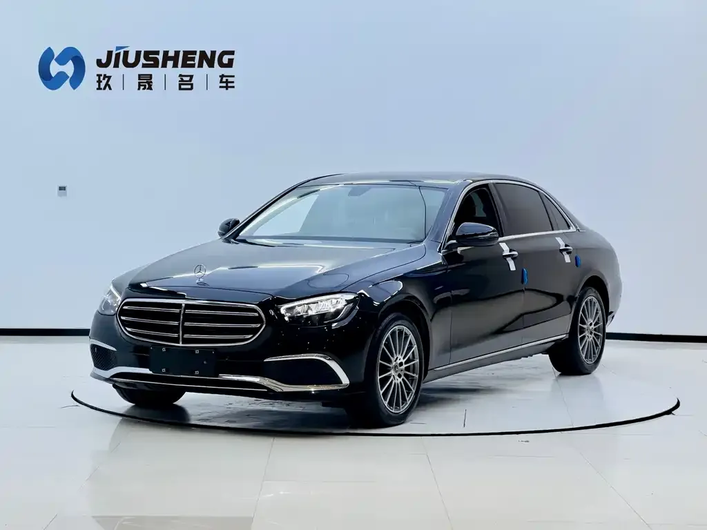 Mercedes-Benz E-Class — фото 1
