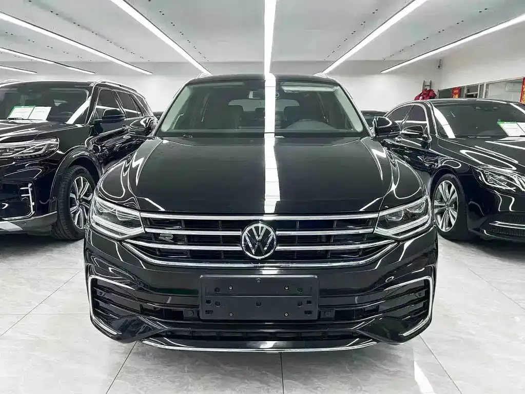 Volkswagen Tiguan L — фото 5