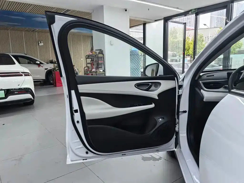 BYD Seal 05 DM-i — фото 6