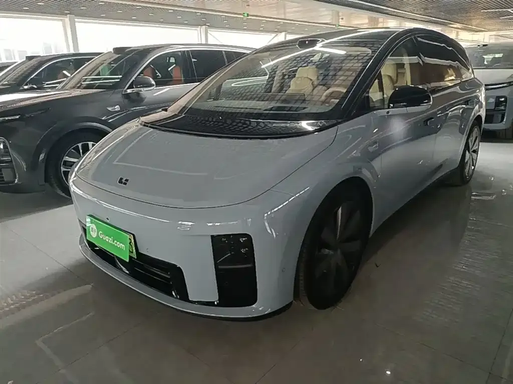 Li Auto i8 — фото 10