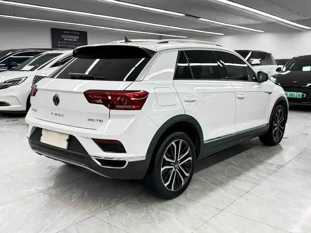 Volkswagen T-Roc — фото 9