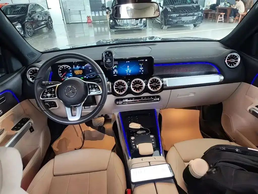 Mercedes-Benz EQB — фото 10