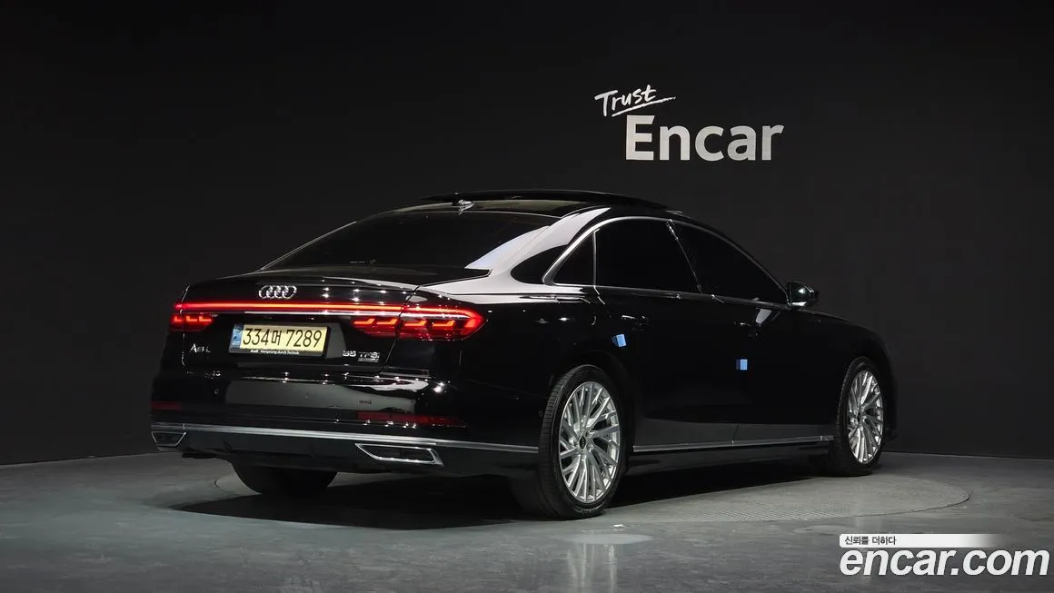 Audi A8 — фото 2