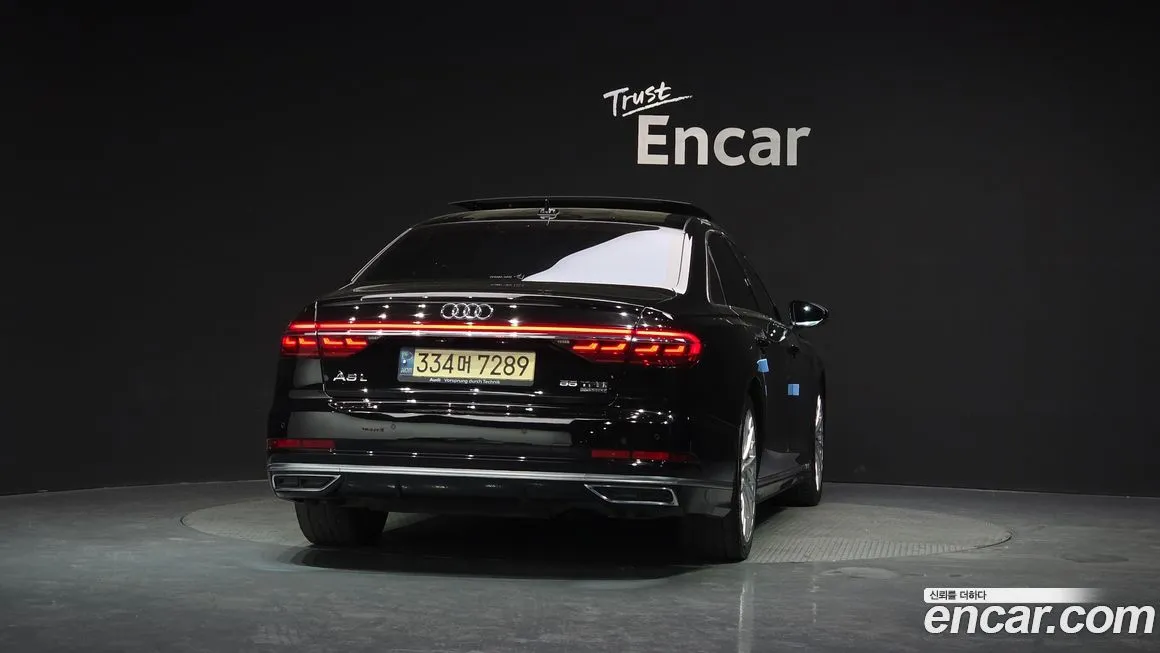 Audi A8 — фото 6