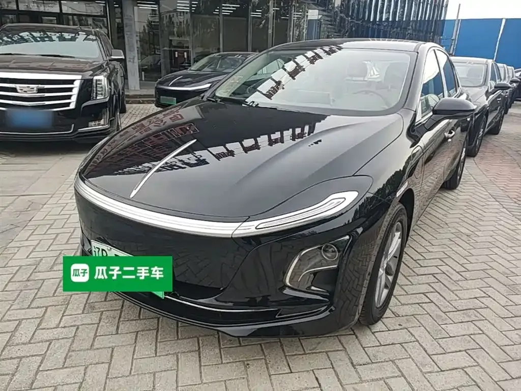 Hongqi E-QM5 — фото 1