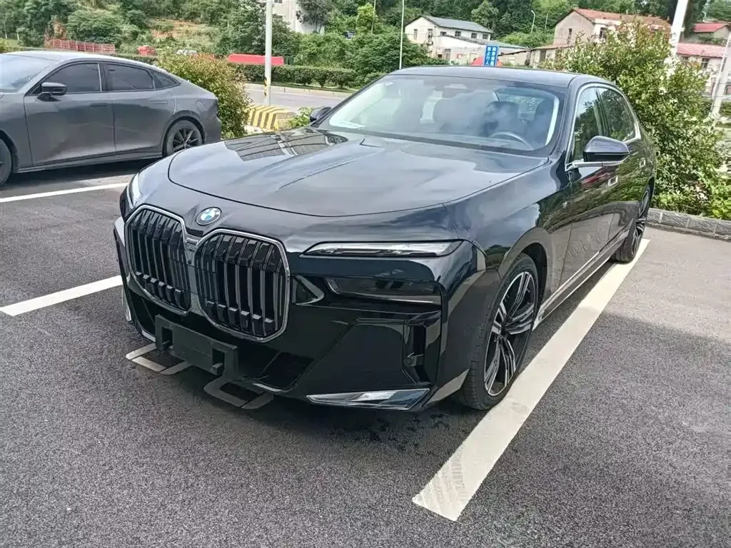 BMW 7 Series — фото 1