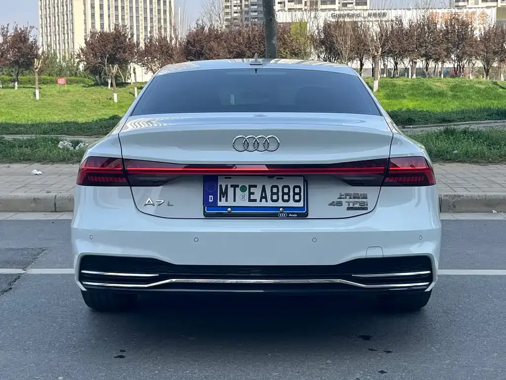 Audi A7L — фото 9