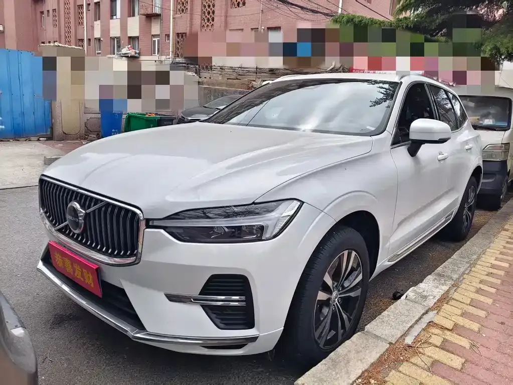 Volvo XC60 — фото 1
