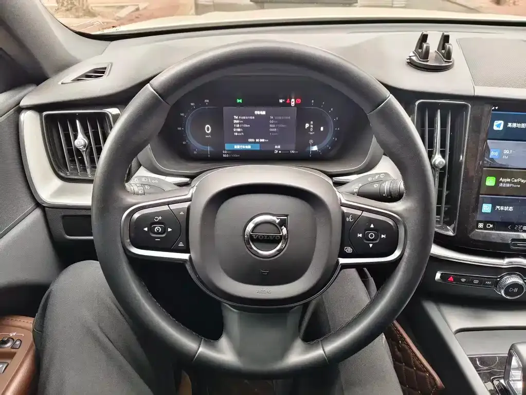 Volvo XC60 — фото 4