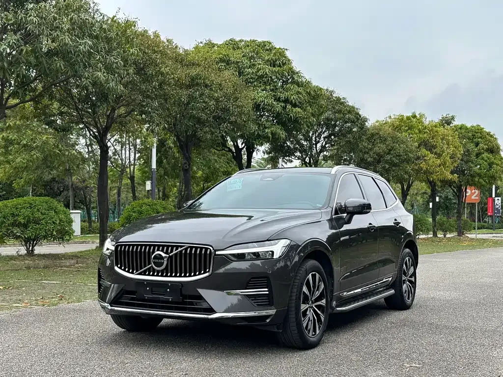 Volvo XC60 — фото 1
