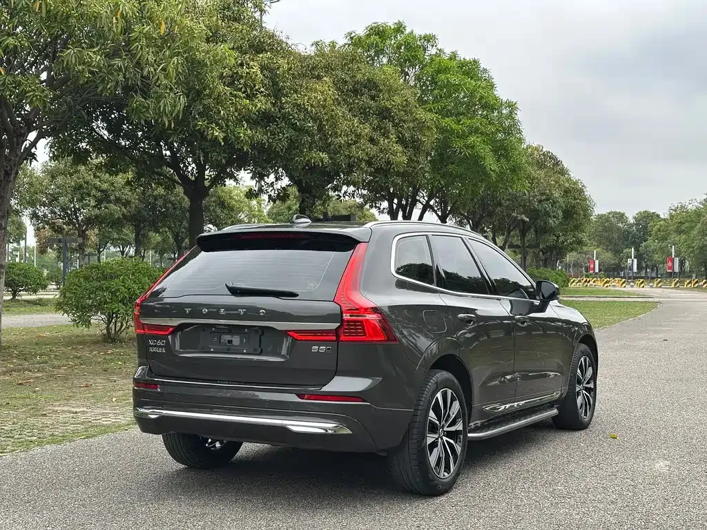 Volvo XC60 — фото 9