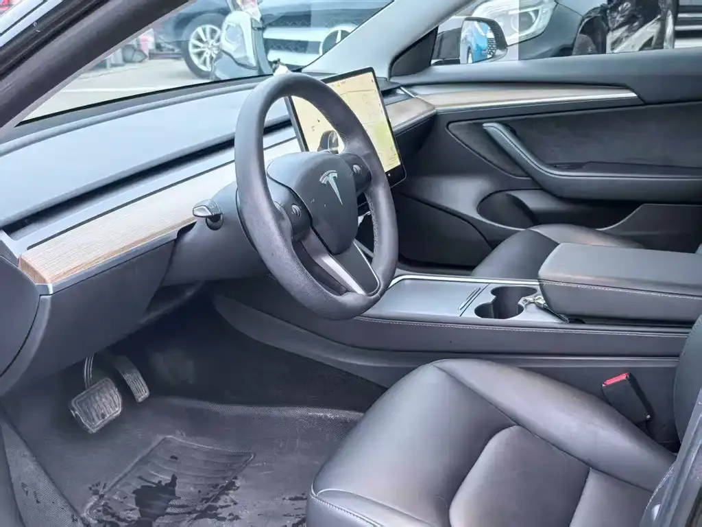 Tesla Model 3 — фото 4