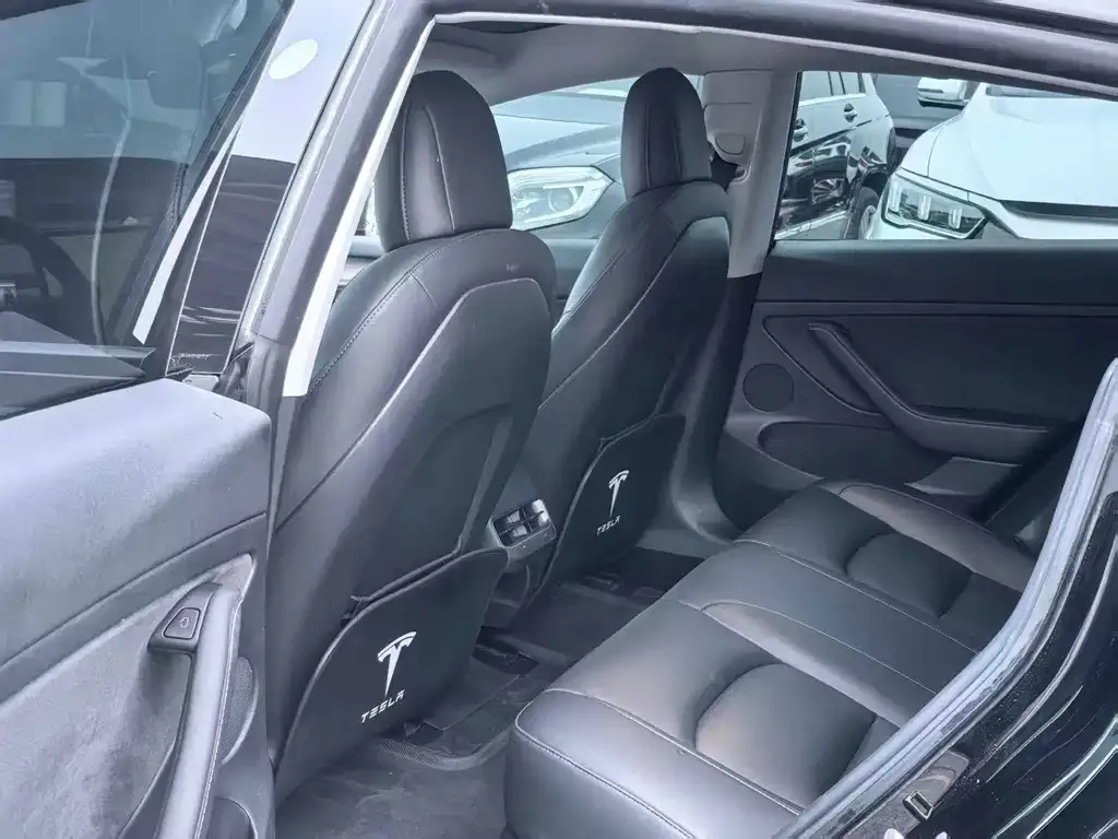 Tesla Model 3 — фото 3