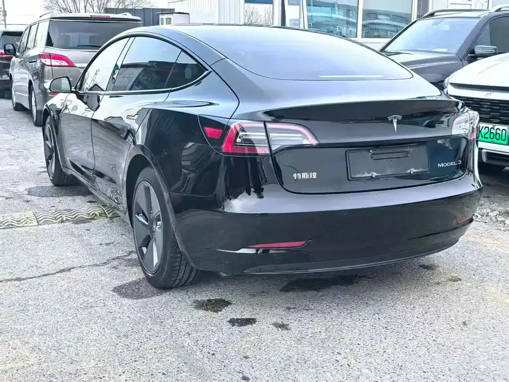 Tesla Model 3 — фото 7