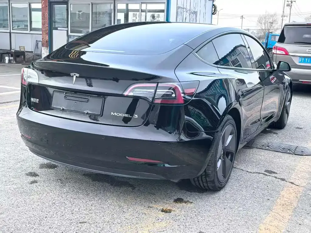 Tesla Model 3 — фото 2