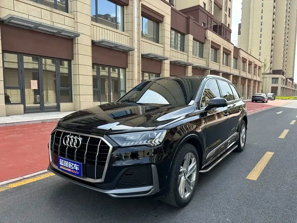 Audi Q7 — фото 1